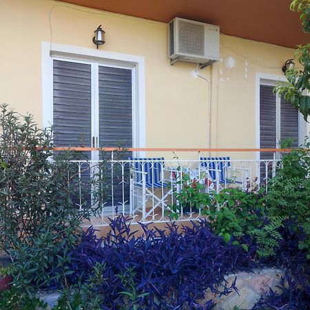 Mema'S Tranquil Studio In Patra - Free Parking Buitenkant foto